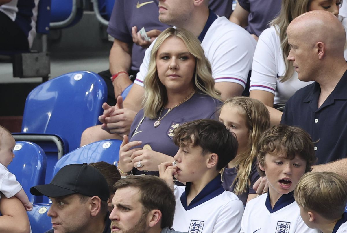 Partenerele fotbaliștilor la Anglia - Slovacia