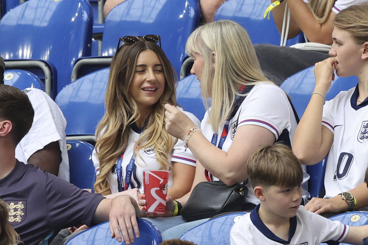 Partenerele fotbaliștilor la Anglia - Slovacia