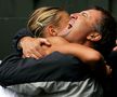 Maria Sharapova și tatăl său bucurându-se pentru trofeul de la Wimbledon FOTO Guliver/GettyImages