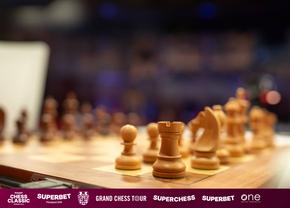 A patra rundă de confruntări de la Superbet Chess Classic România 2024    s-a încheiat cu două victorii și trei remize