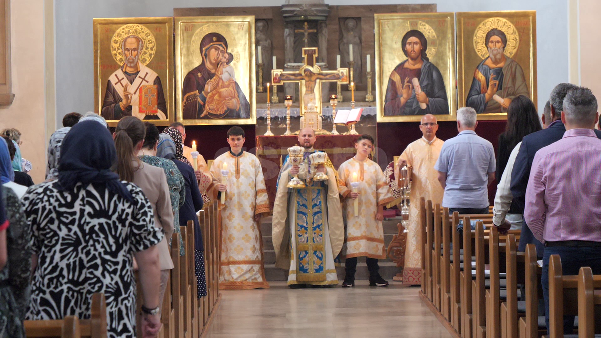Edward Iordănescu a mers la Liturghie » Mesaj în fața a zeci de români: „Suntem creștini ortodocși, care se închină la Dumnezeu, nu la caracatiță”