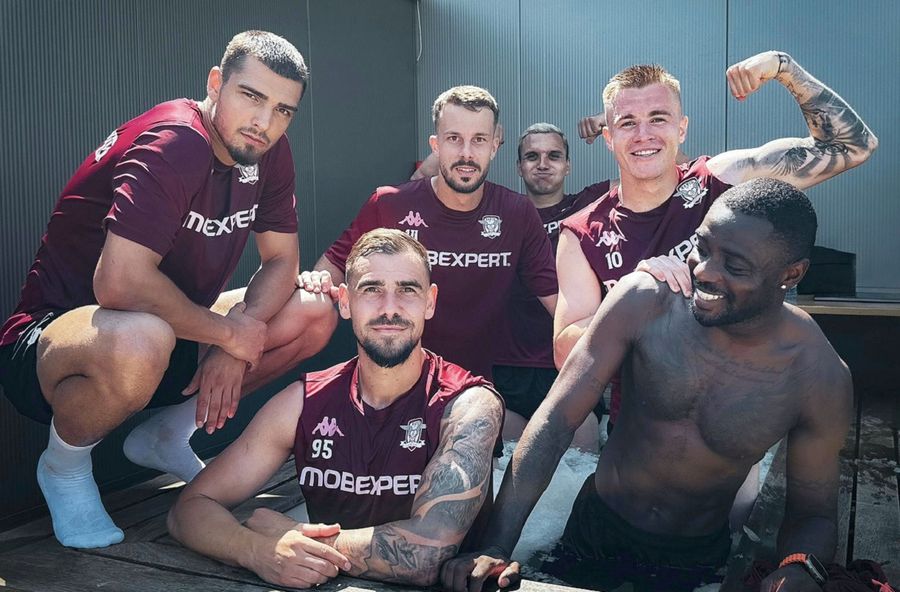 Claudiu Petrila, Tobias Christensen și Omar El Sawy au acuzat probleme medicale în cantonamentul Rapidului. Borisav Burmaz este OUT tot anul. Foto: FC Rapid Trei mari dubii pentru Costel Gâlcă după cantonamentul Rapidului din Slovenia