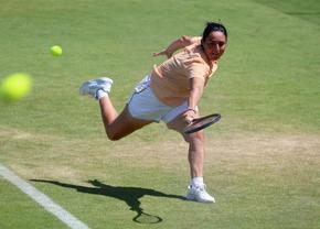 Ons Jabeur, răpusă din nou de căldura și umiditatea de la Wimbledon » Tunisianca a abandonat după 80 de minute de meci