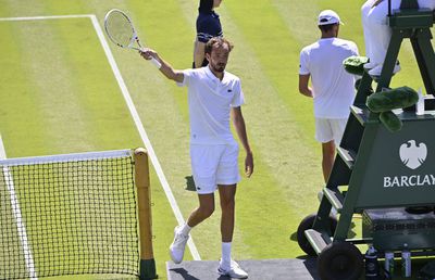 „Cimitirul” favoriților la Wimbledon: Tsitsipas, Medvedev și Ostapenko, OUT din primul tur! + Favoritul 20, eliminat de numărul 461 mondial