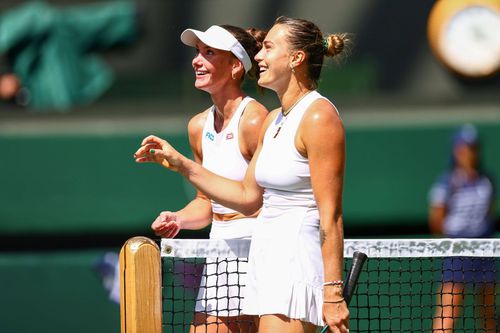 Aryna Sabalenka a învins-o pe Carson Branstine în primul tur la Wimbledon: „Dumnezeule, fata asta e atât de frumoasă!”