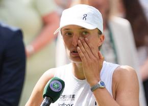 Iga Swiatek, în lacrimi după un debut cu emoții la Wimbledon