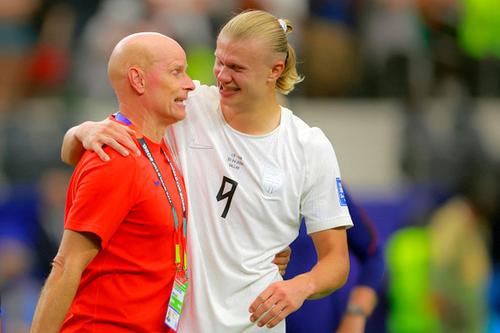 Stale Solbakken și Erling Haaland, după calificarea Norvegiei în „optimile” CM 2026 / Foto: Imago Images