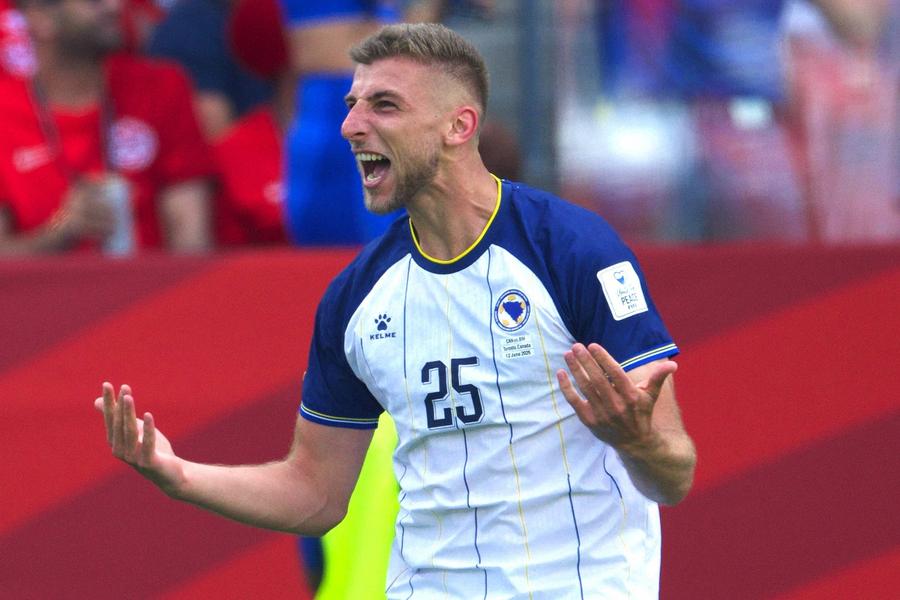Jovo Lukic a fost titular contra Canadei, în grupe, și a marcat golul Bosniei la egalul cu una dintre naționalele gazdă ale Mondialului, 1-1 Foto: Imago Enes Sipovic, mesaj din Sarajevo înainte de SUA - Bosnia: „Toată țara e gata de o noapte memorabilă” + Verdict viral despre Lukic și ce afacere de lux și-a deschis