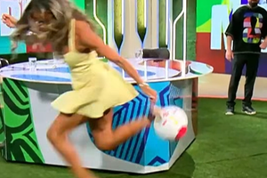 Diana Munteanu a pierdut pariul cu Dan Alexa și a făcut provocarea la TV: „Băi, dar le face! Eu nu am crezut”