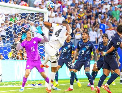 Anonimul care și-a vândut toate hainele pentru fiul bolnav, a fost umilit public de Chilavert, a venit FALIT la Mondial, iar acum a șocat istoria fotbalului!