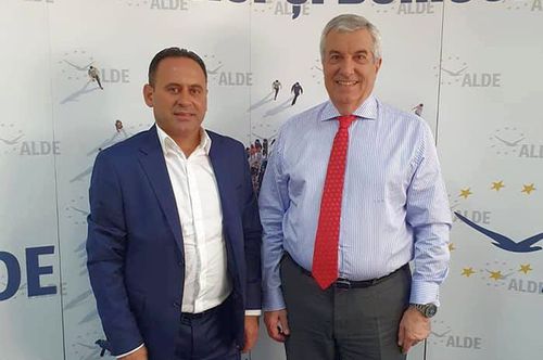 Viorel Ion, candidat la primăria din Buzău, alături de șeful ALDE, Călin Popescu Tăriceanu // foto: Facebook