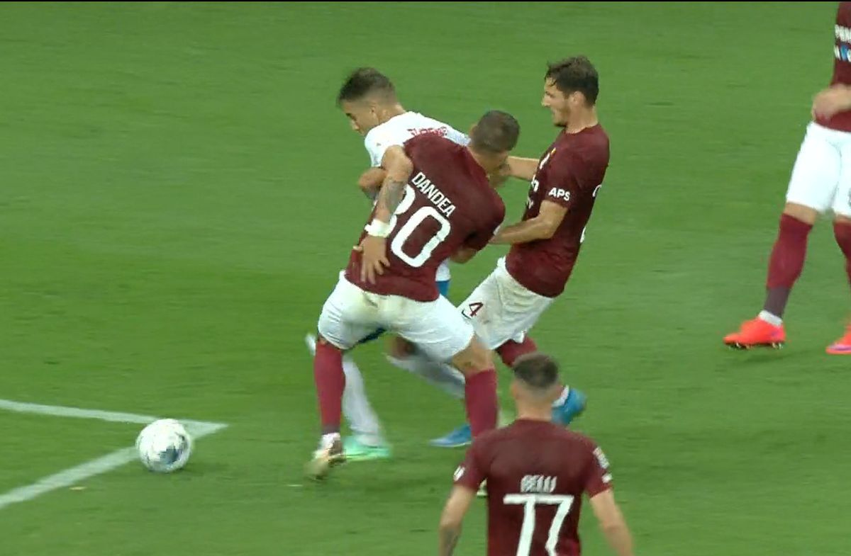 Hațegan n-a revenit din vacanță » Nu a văzut un penalty cât casa în Rapid - Farul