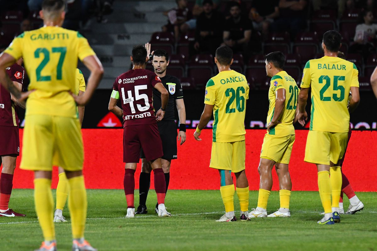 Pelici, disperat: „Avem 3 fundași centrali și luăm gol de pe linia porții”