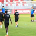 FCSB a intrat în focurile meciului cu Maccabi Tel Aviv, returul turului secund de Champions League. La antrenamentul de astăzi, buna dispoziție a fost la ea acasă. Foto: Ionuț Iordache (GSP)