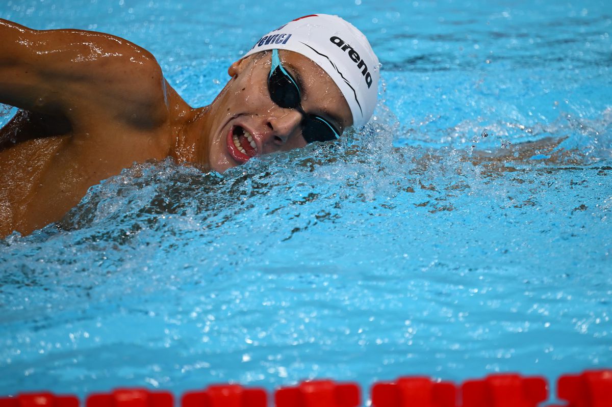 Presa din Ungaria jubilează după ce sportivul lor s-a calificat în fața lui David Popovici