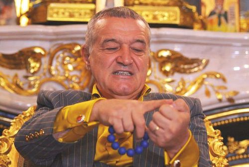 Gigi Becali, finanțatorul de la FCSB, a reacționat, după ce atacantul Louis Munteanu (22 de ani) a bătut palma cu rivalii de la CFR Cluj.