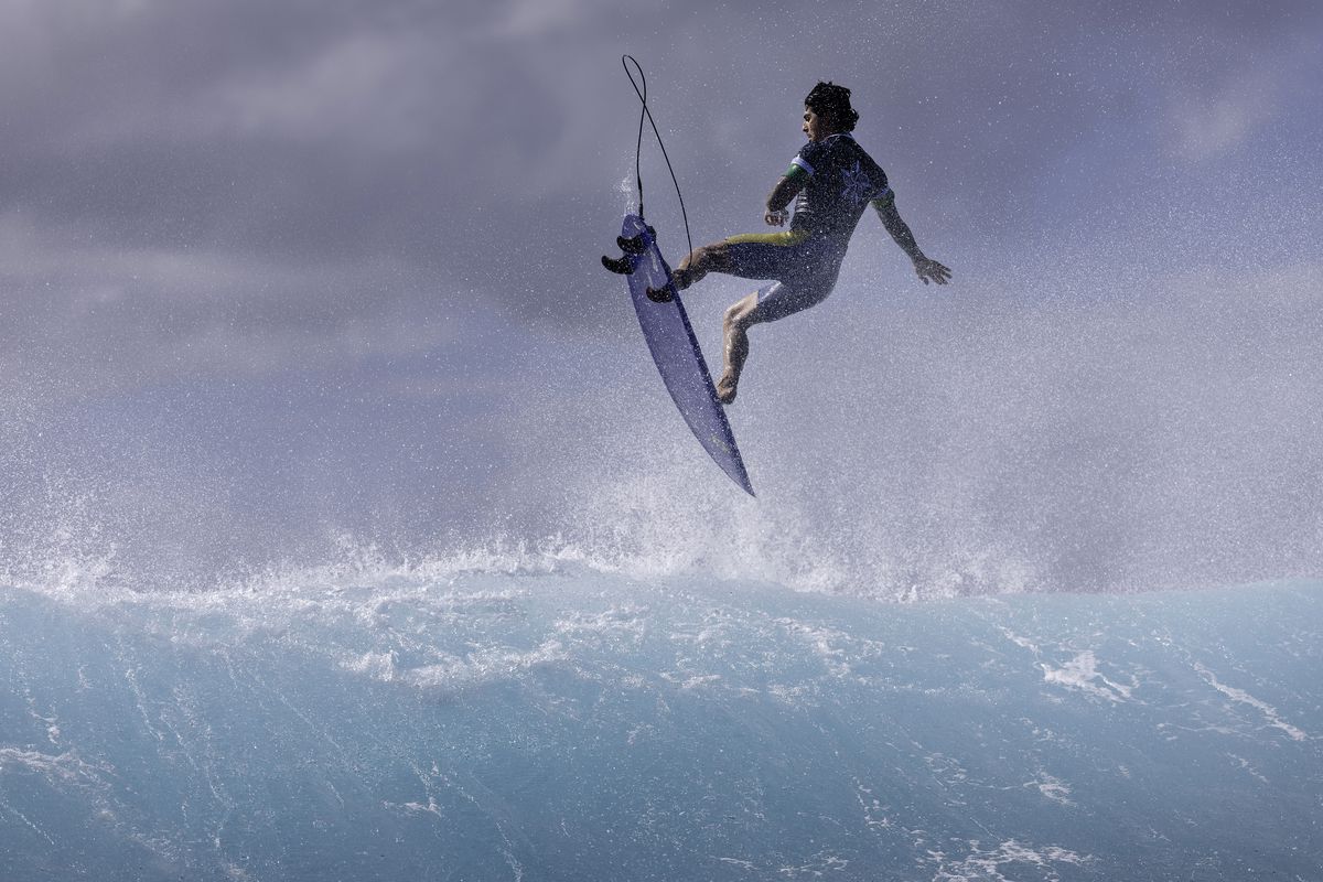 Gabriel Medina la surf - Jocurile Olimpice 2024 - foto: Guliver/gettyimages