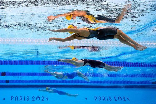 Instantaneu din semifinalele probei de 100 de metri spate // foto: Guliver/gettyimages