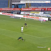 Golul 4 în Botoșani - Unirea Slobozia, cu Antoche depășit la viteză de Mailat. FOTO: captură Prima Sport