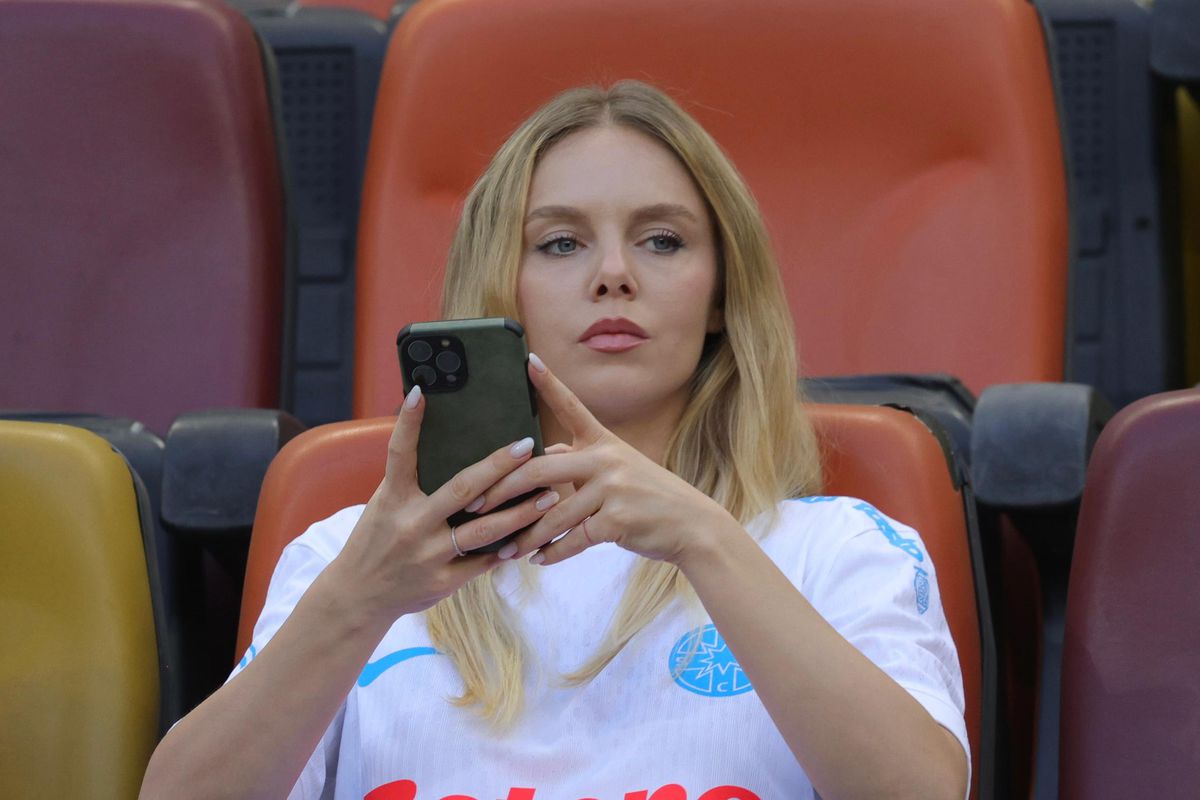 Susținere specială pentru Denis Alibec la FCSB - Shkendija: bunica și iubita în tribunele Arenei Naționale