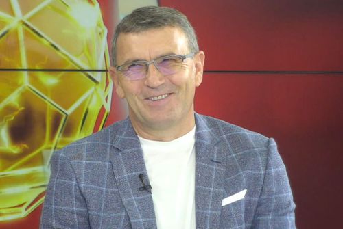 EXCLUSIV Eugen Neagoe râde de fotbalistul lăudat de Rădoi: „I-a dat în cap de plânge mingea și acum!”
