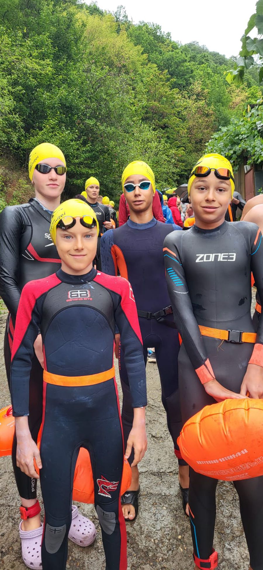 Pasiune pură, înot de 6.500 de metri în ape deschise în Traversarea Tarniței. Condiții extreme, cei mai tineri concurenți - 11 ani!