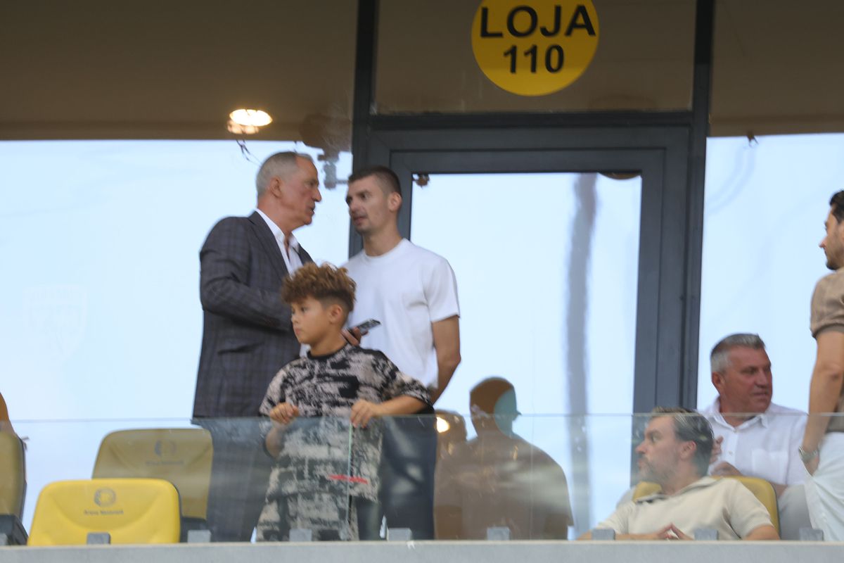 Absent de la FCSB - Shkendija, a urmărit meciul din tribune cu Teia Sponte