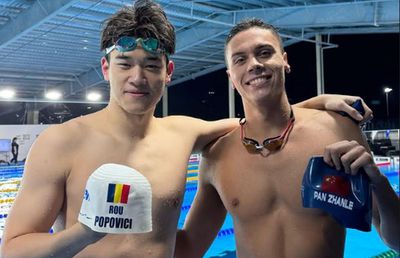 La două ore după semifinalele probei de 100 m liber din Singapore, Pan Zhanle și David Popovici au apărut într-o imagine neașteptată