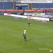 Golul 4 în Botoșani - Unirea Slobozia, cu Antoche depășit la viteză de Mailat. FOTO: captură Prima Sport