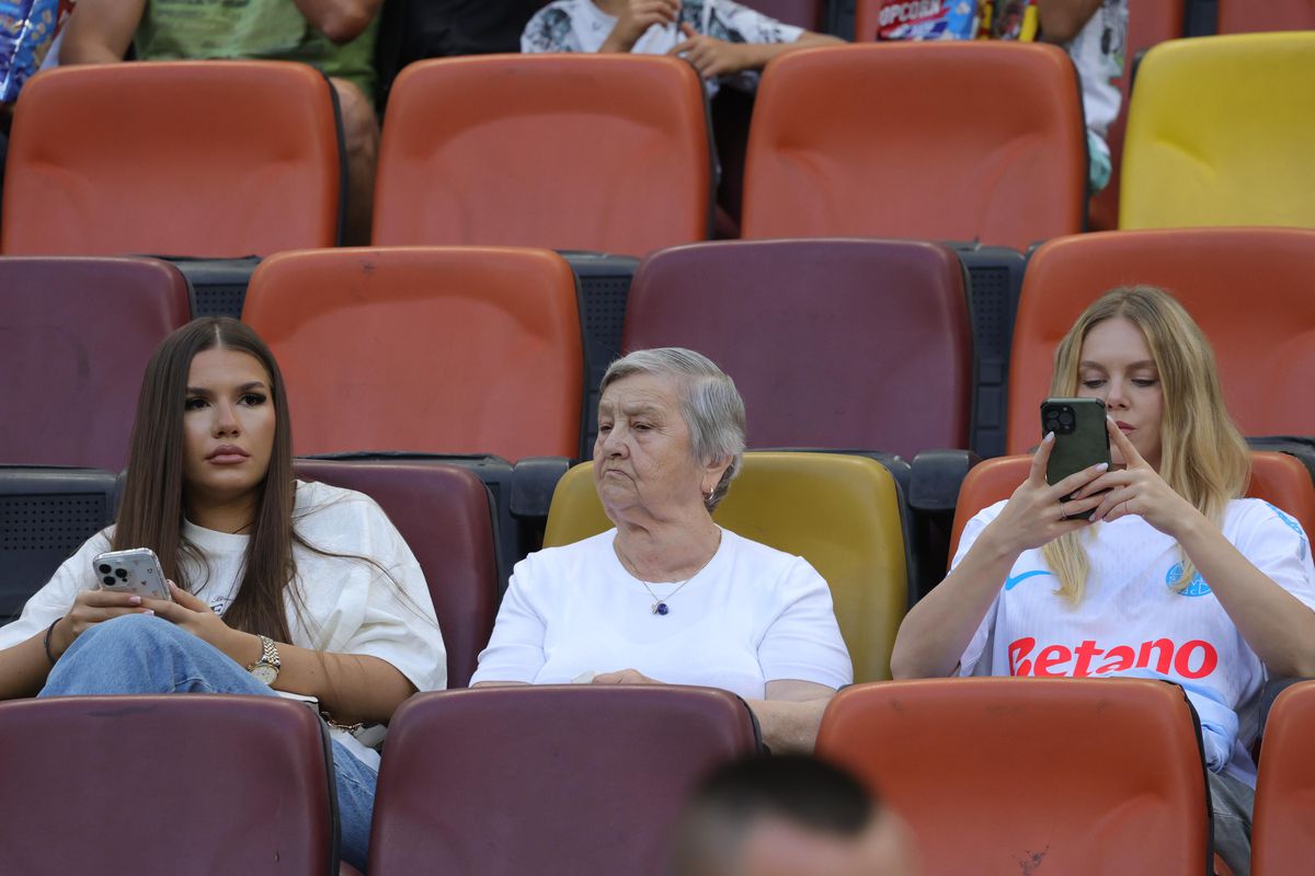 Susținere specială pentru Denis Alibec la FCSB - Shkendija: bunica și iubita în tribunele Arenei Naționale