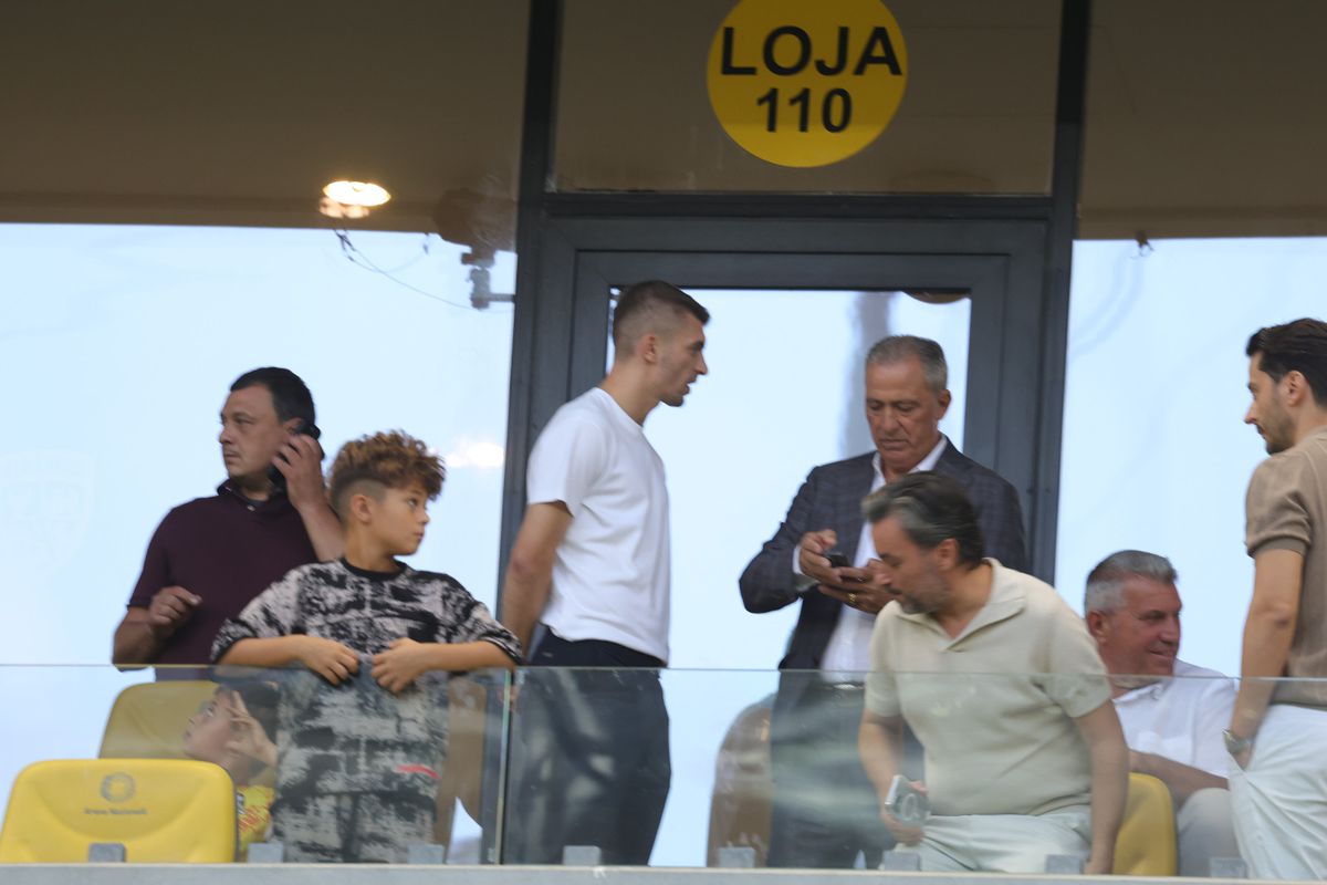 Absent de la FCSB - Shkendija, a urmărit meciul din tribune cu Teia Sponte