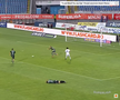 Golul 4 în Botoșani - Unirea Slobozia, cu Antoche depășit la viteză de Mailat. FOTO: captură Prima Sport