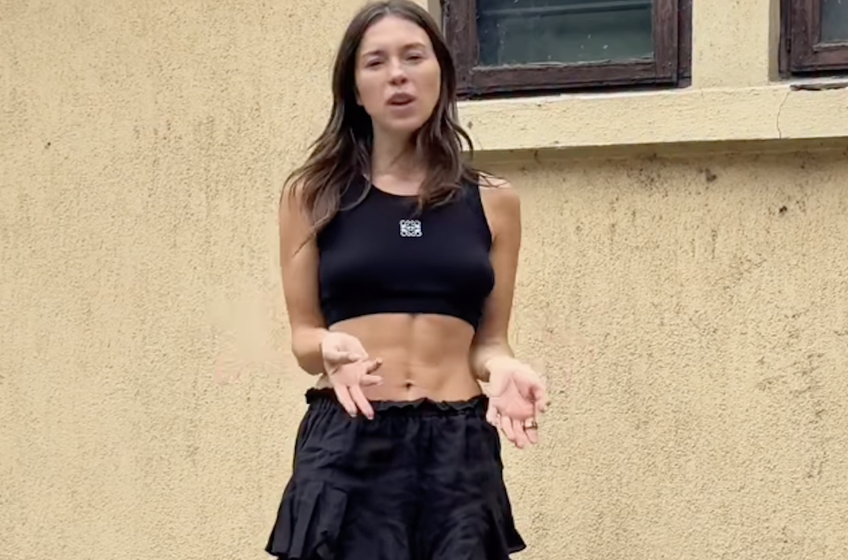 Theodora Stoica apare într-un nou clip amuzant alături de tatăl ei