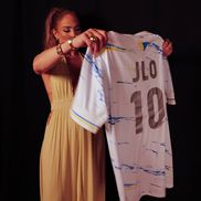 Jennifer Lopez în tricoul lui Carrarese Calcio