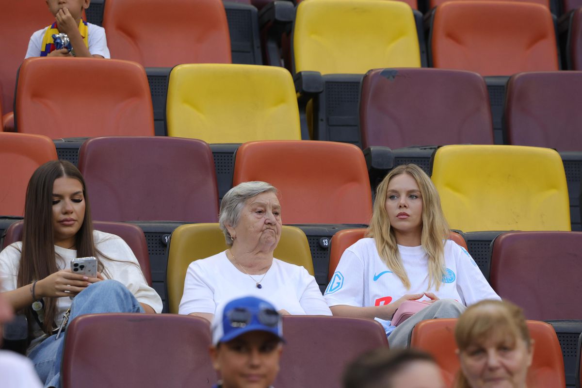 Susținere specială pentru Denis Alibec la FCSB - Shkendija: bunica și iubita în tribunele Arenei Naționale