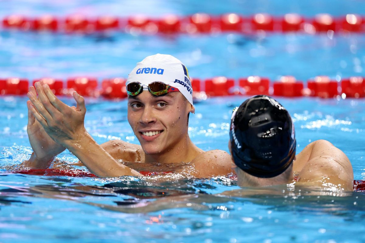 Gestul făcut de David Popovici spre americanul Alexy, la câteva secunde după calificarea în finala la 100 m liber
