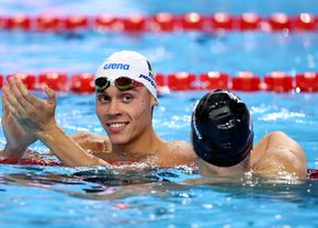Gestul făcut de David Popovici spre americanul Alexy, la câteva secunde după calificarea în finala la 100 m liber