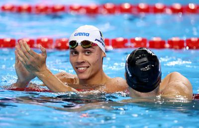 Gestul făcut de David Popovici spre americanul Alexy, la câteva secunde după calificarea în finala la 100 m liber