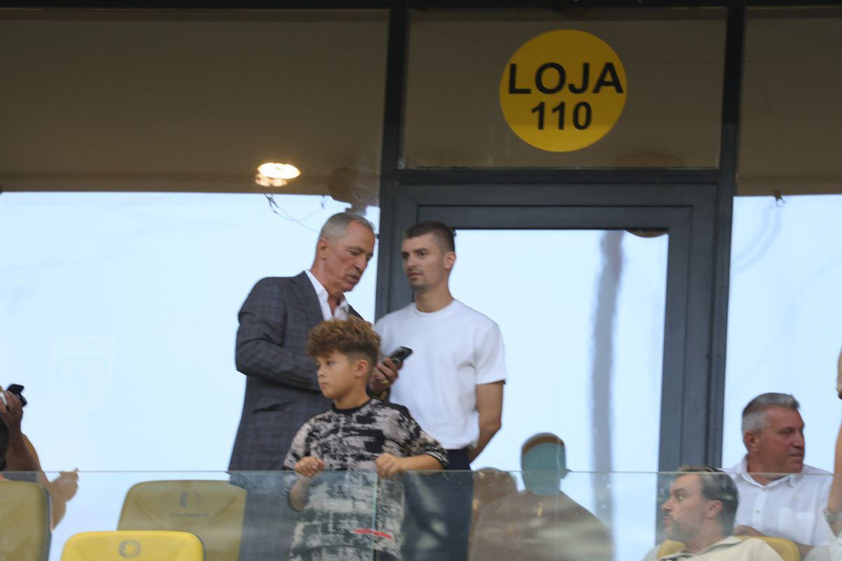 Absent de la FCSB - Shkendija, a urmărit meciul din tribune cu Teia Sponte