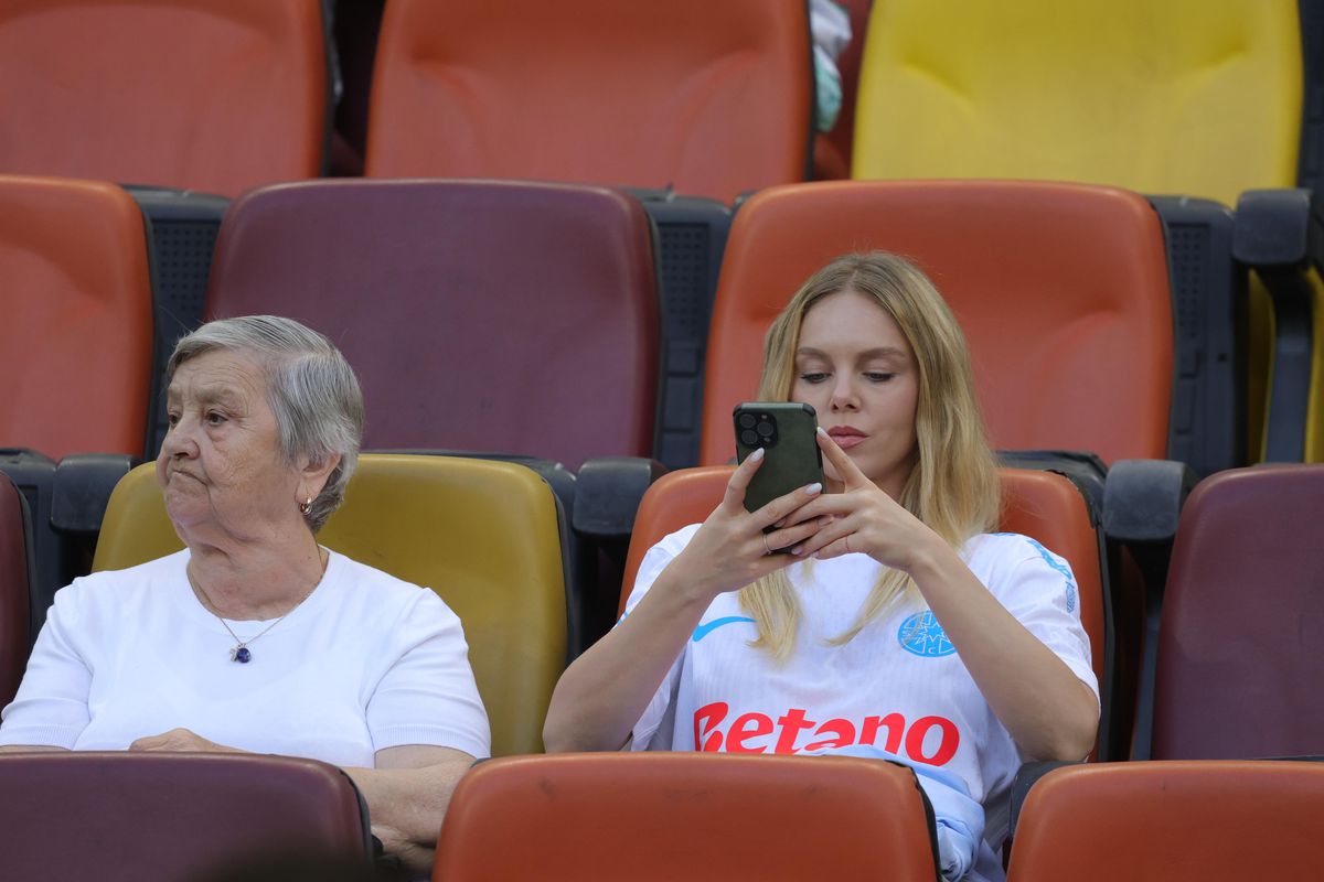 Susținere specială pentru Denis Alibec la FCSB - Shkendija: bunica și iubita în tribunele Arenei Naționale