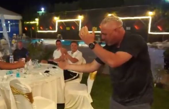 VIDEO Marius Șumudică, omul-spectacol! Antrenorul și-a uimit fotbaliștii cu mișcările de dans