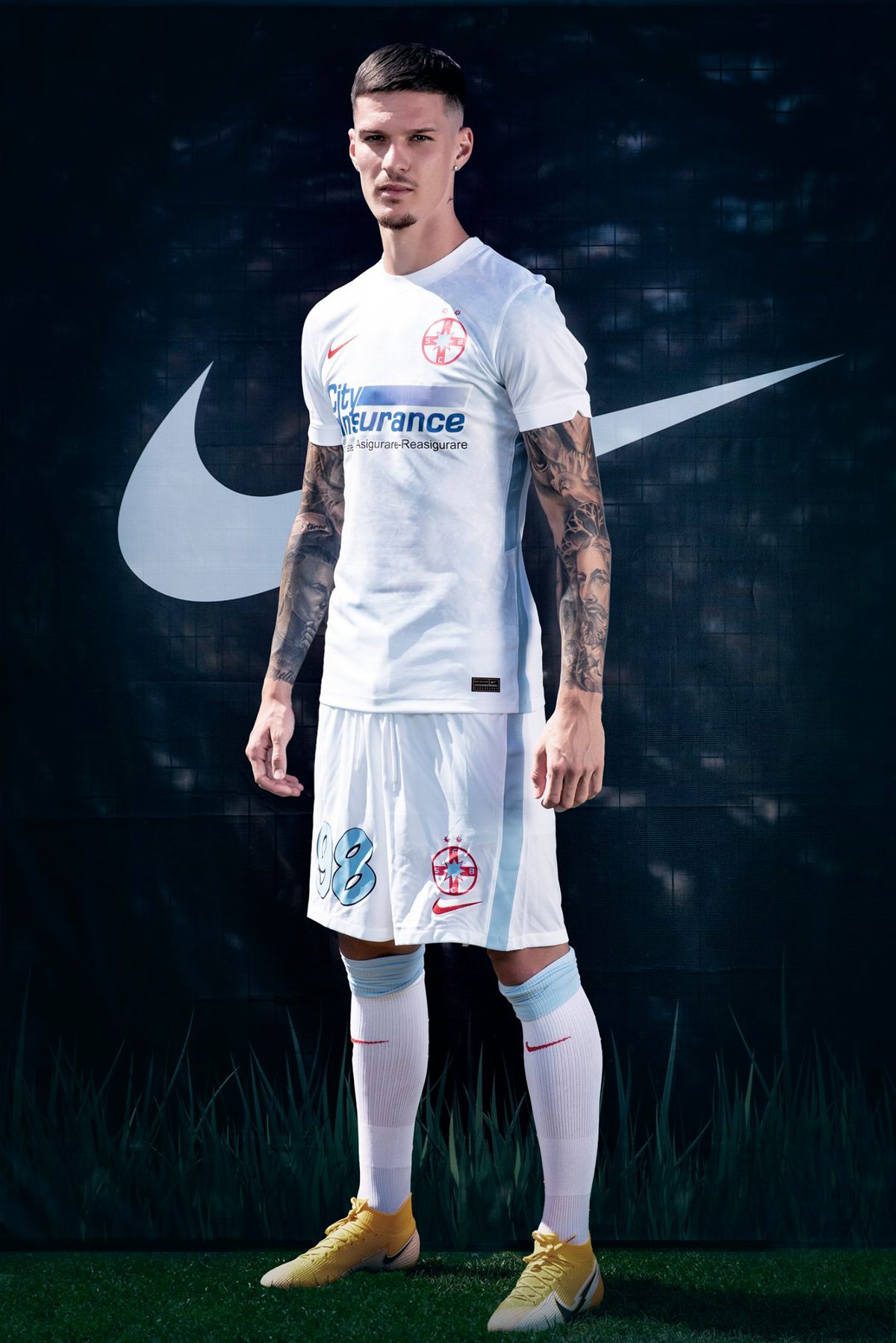 GALERIE FOTO FCSB îşi inaugurează echipamentul de deplasare la meciul de acasă cu Viitorul!