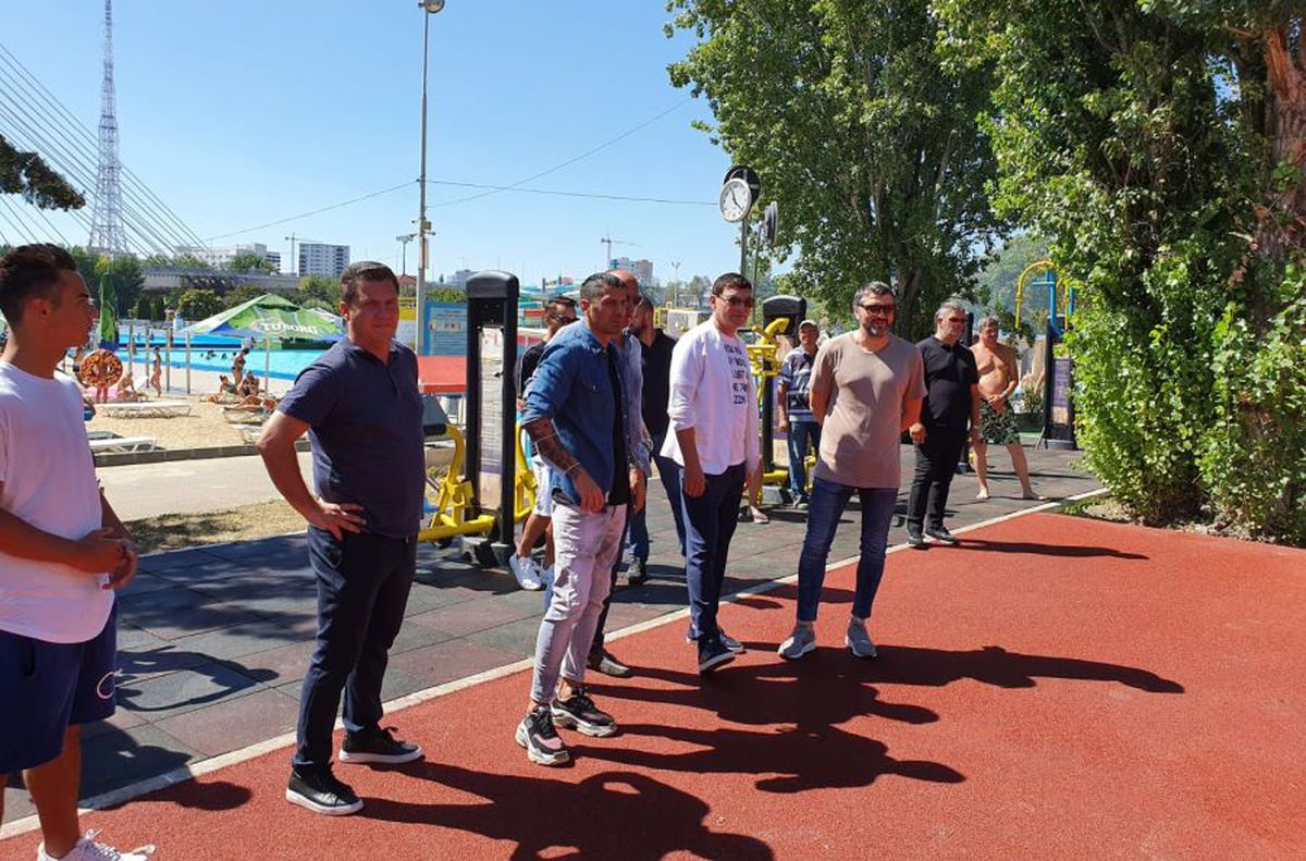 FOTO Şi-a lăsat baltă soţul când l-a văzut pe Cristi Borcea! S-a dus la omul de afaceri şi i-a spus direct: „Ești feblețea mea”