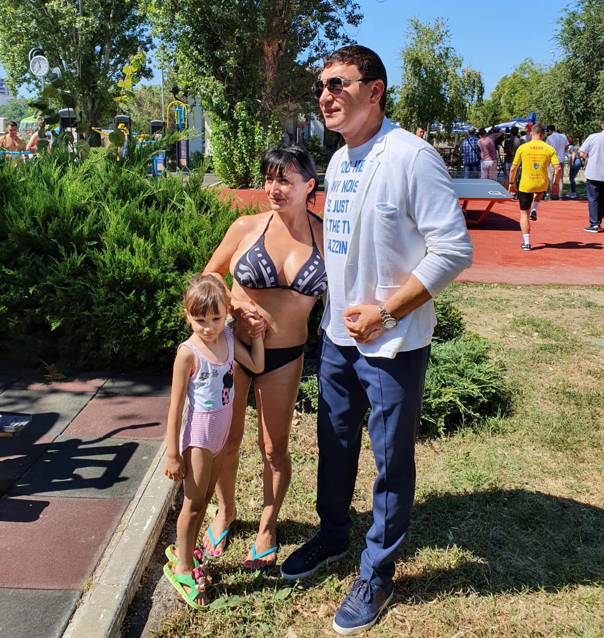 FOTO Şi-a lăsat baltă soţul când l-a văzut pe Cristi Borcea! S-a dus la omul de afaceri şi i-a spus direct: „Ești feblețea mea”