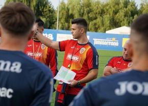 Florin Bratu și-a început aventura pe banca naționalei de tineret » Primele imagini din cantonamentul de la Buftea