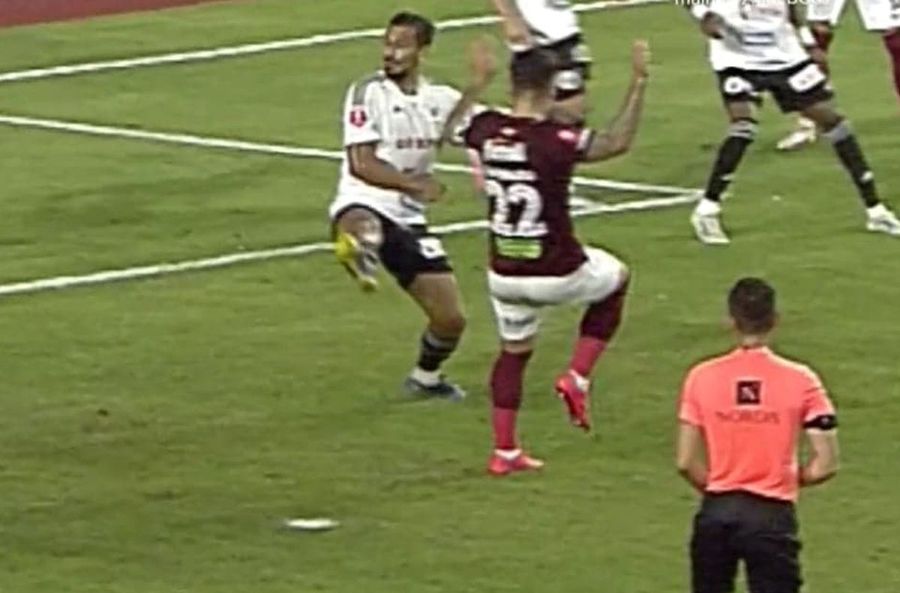 Faza de penalty din Rapid - U Cluj // foto: captură DigiSport Rapid - U Cluj 1-0 » SuperLideri, după un meci rezolvat de la punctul cu var
