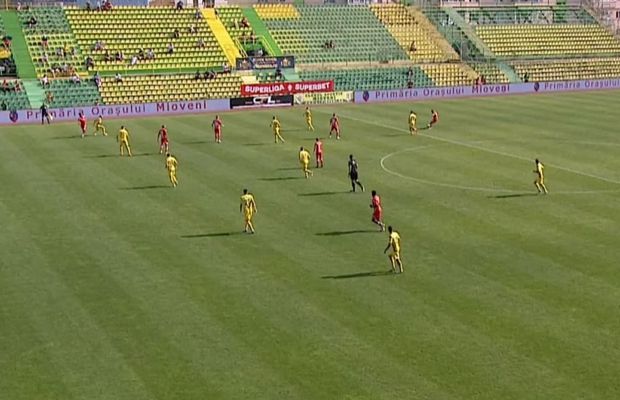 Fază la limită în CS Mioveni - UTA » Noi probleme cu VAR-ul în Liga 1? „Pare ofsaid de jumătate de metru” + ce ar fi făcut primarul