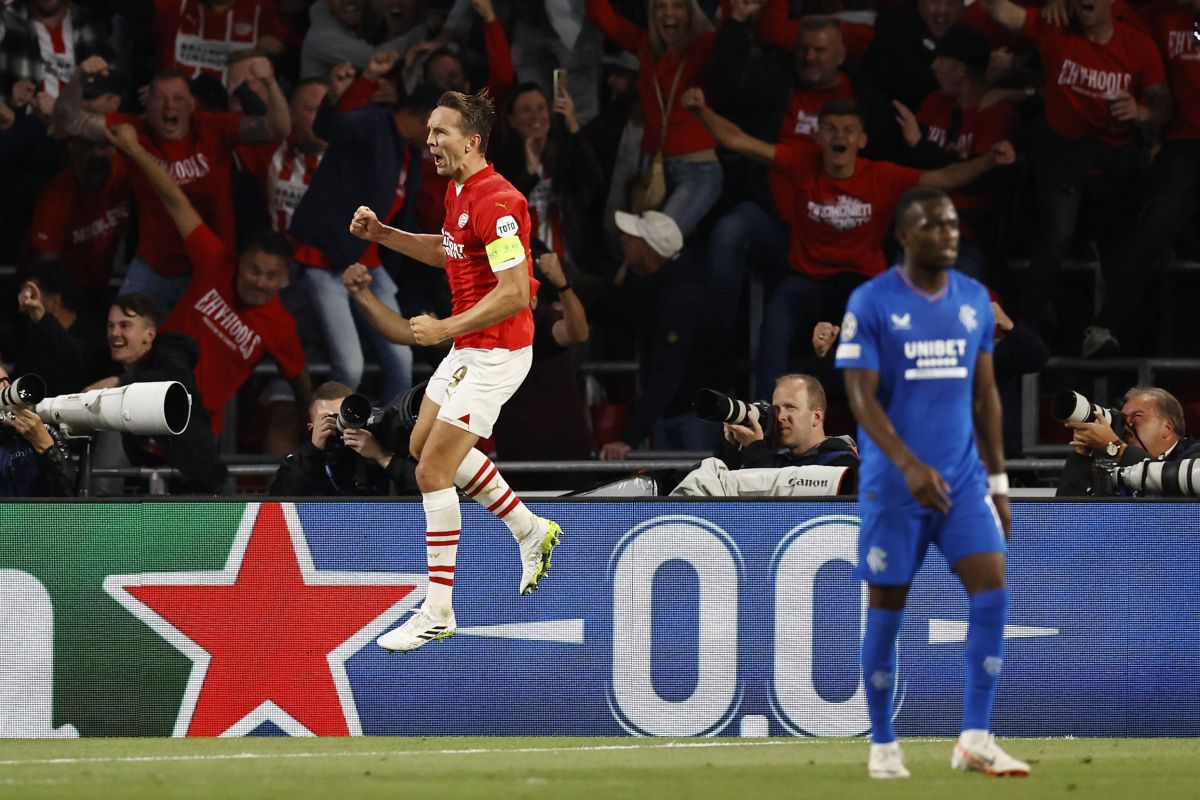 S-a terminat play-off-ul Champions League » Rangers a fost umilită de PSV, Sorescu și Racovițan au fost eliminați de Copenhaga + toate echipele calificate și cum arată urnele