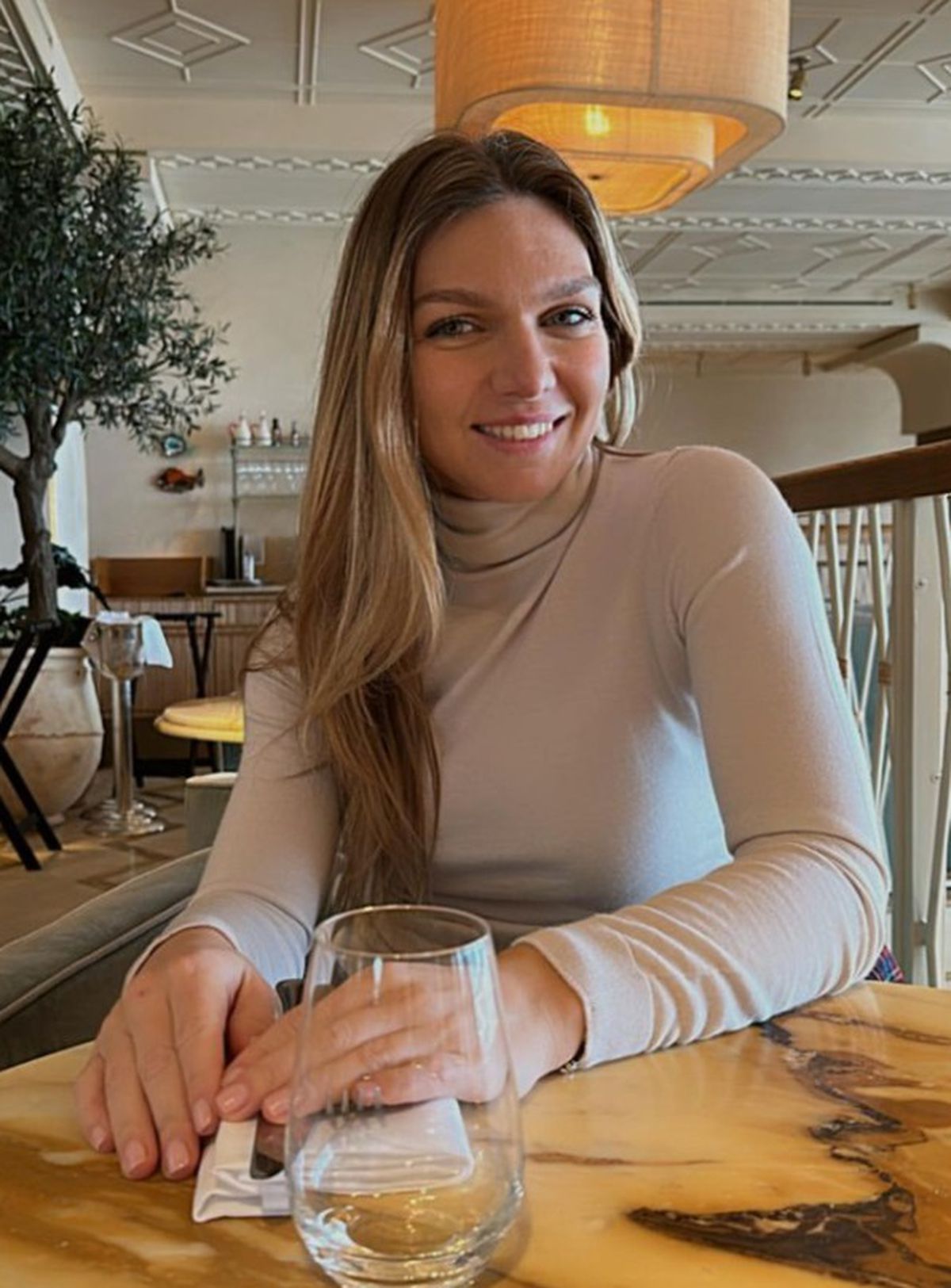 Simona Halep, apariție rară la piscină, în costum de baie, în vacanța spectaculoasă din Dubai