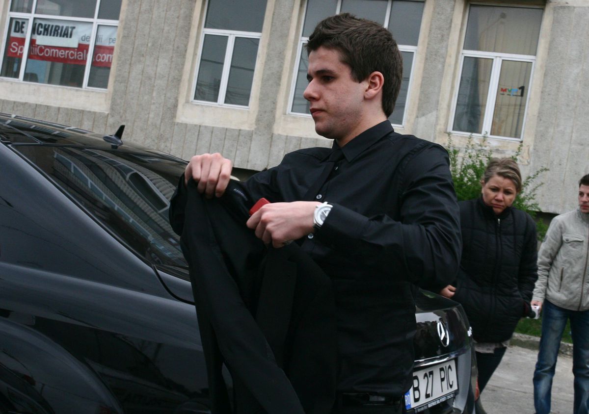 Cu ce se ocupă azi Andrei Penescu, fiul fostului patron de la FC Argeș » În 2010, spunea că „șoarecii i-au mâncat mașini de 1 milion €”